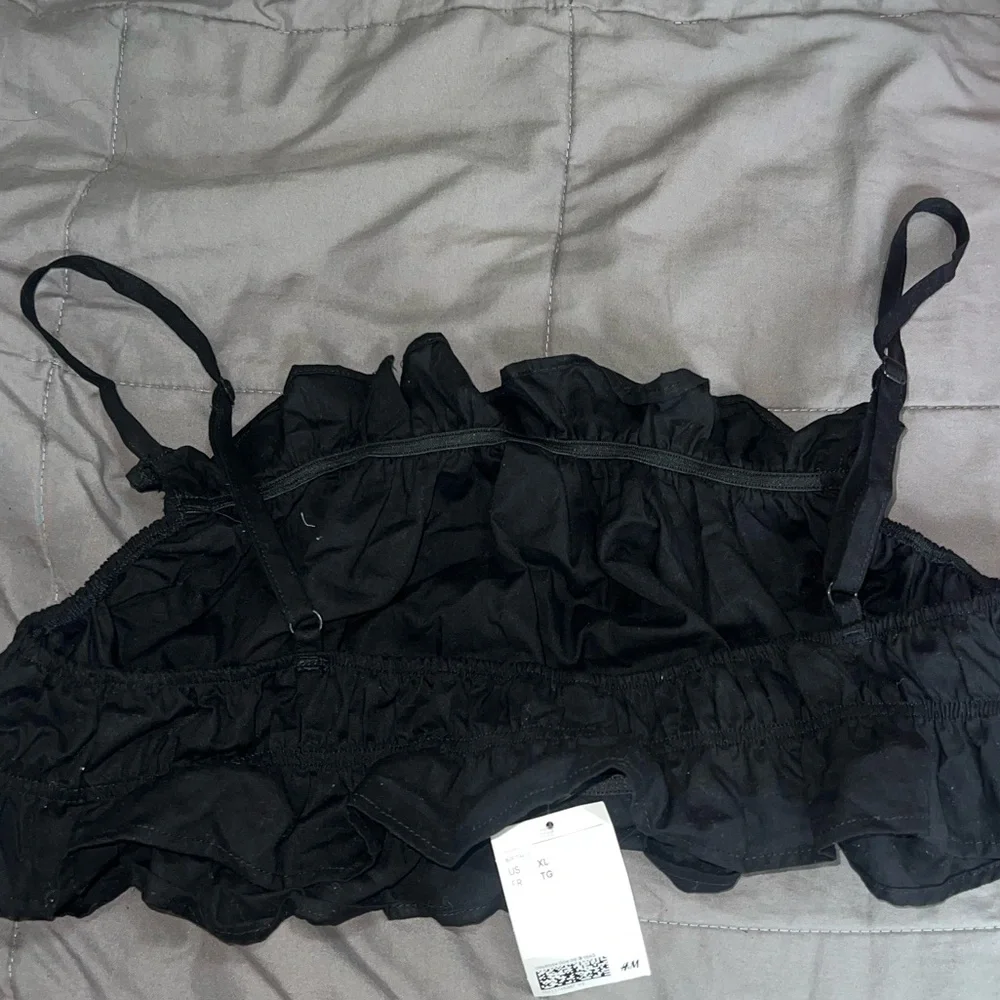 Black Ruffled Crop Top - Picture 4 of 4